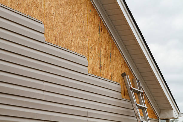 Professional Fiber Cement Siding technician working in Rocky Ridge, MD